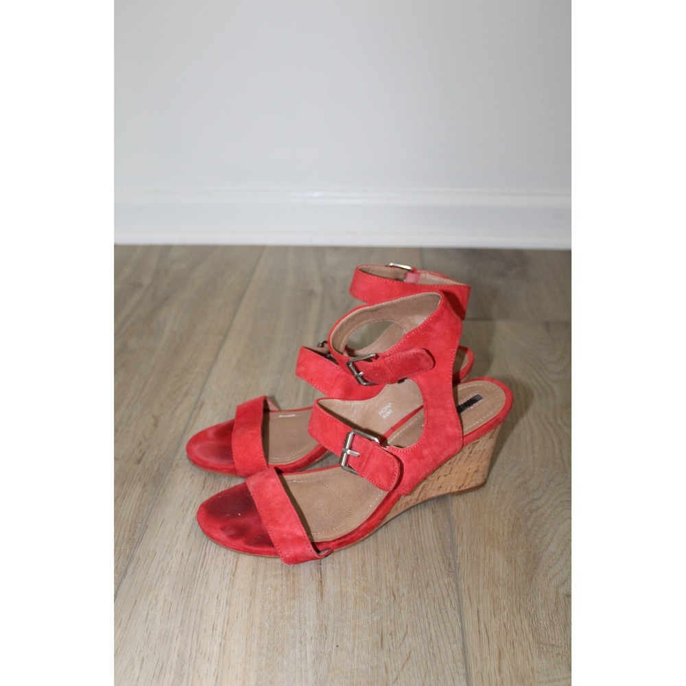 Tahari Fiona Red Suede Cork Wedge Sandals Womens 8.5 Triple Buckle Strappy Heel